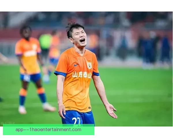 李源一在国足中场拼尽全力成为防守屏障为球队注入活力 李源一在国足中场拼尽全力成为防守屏障为球队注入活力